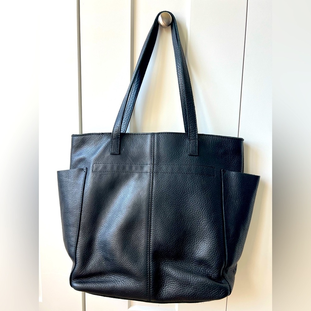 Duluth Trading Co leatherTote Bag with Structured Design Excellent condition